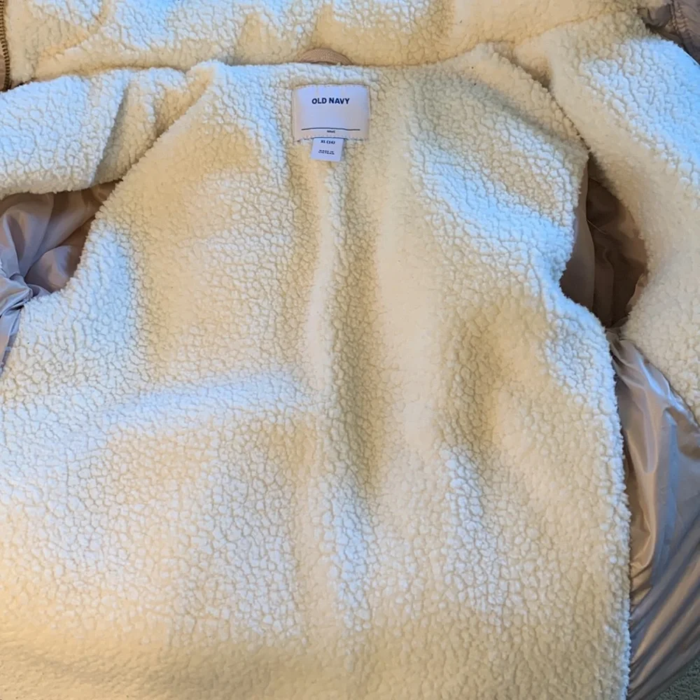 Old Navy Girls Puffer Jacket - Picture 5 of 7